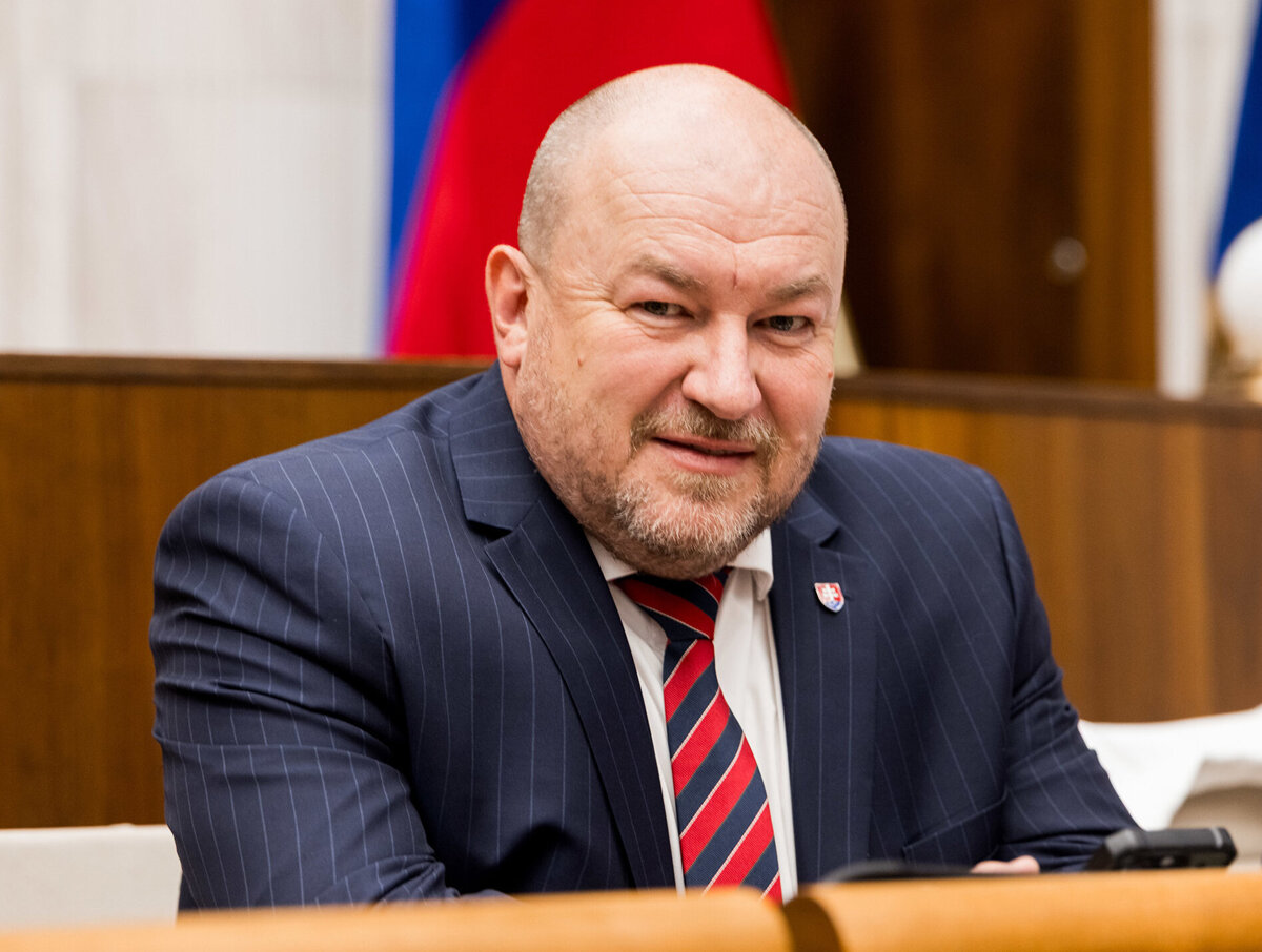 Poslanci okolo ministra Huliaka stiahli novelu zakona o hazarde