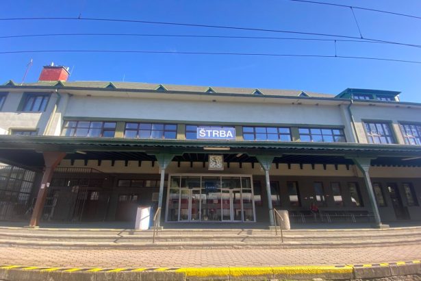 Pred desiatkami rokov komunisti presidlili obrazy o 200 kilometrov miestni ich ziadaju spat