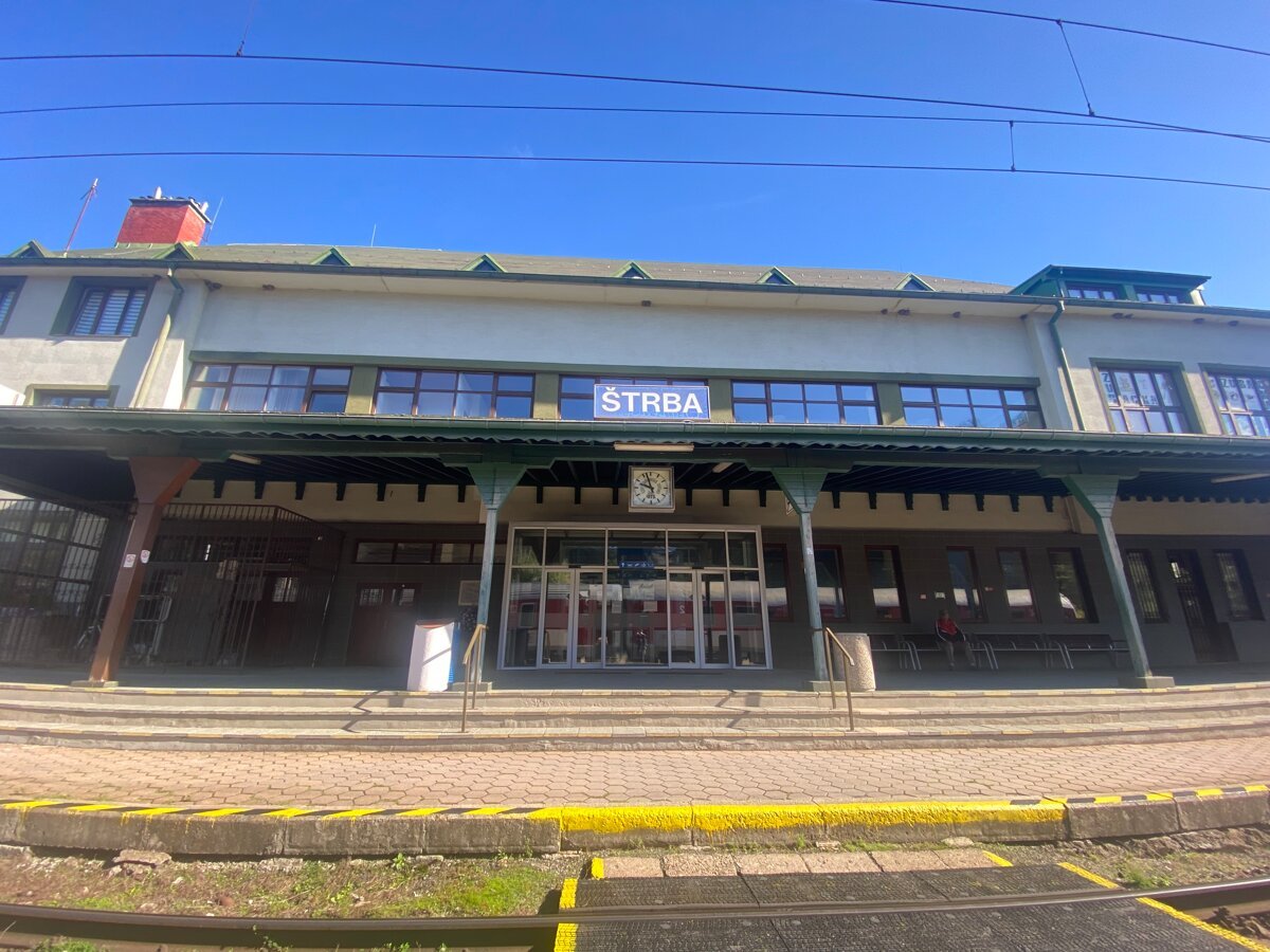 Pred desiatkami rokov komunisti presidlili obrazy o 200 kilometrov miestni ich ziadaju spat