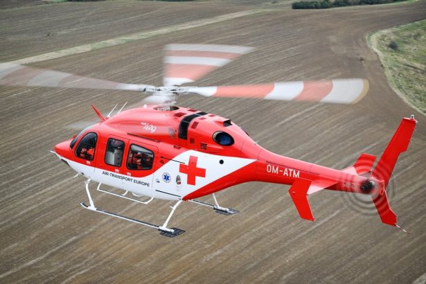 Pri nehode stvorkolky zasahoval vrtulnik