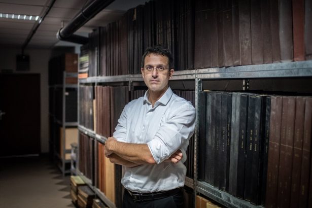 Riaditel UPN Sivos Blaha hovori o zruseni ustavu poslanci ocenili pracu