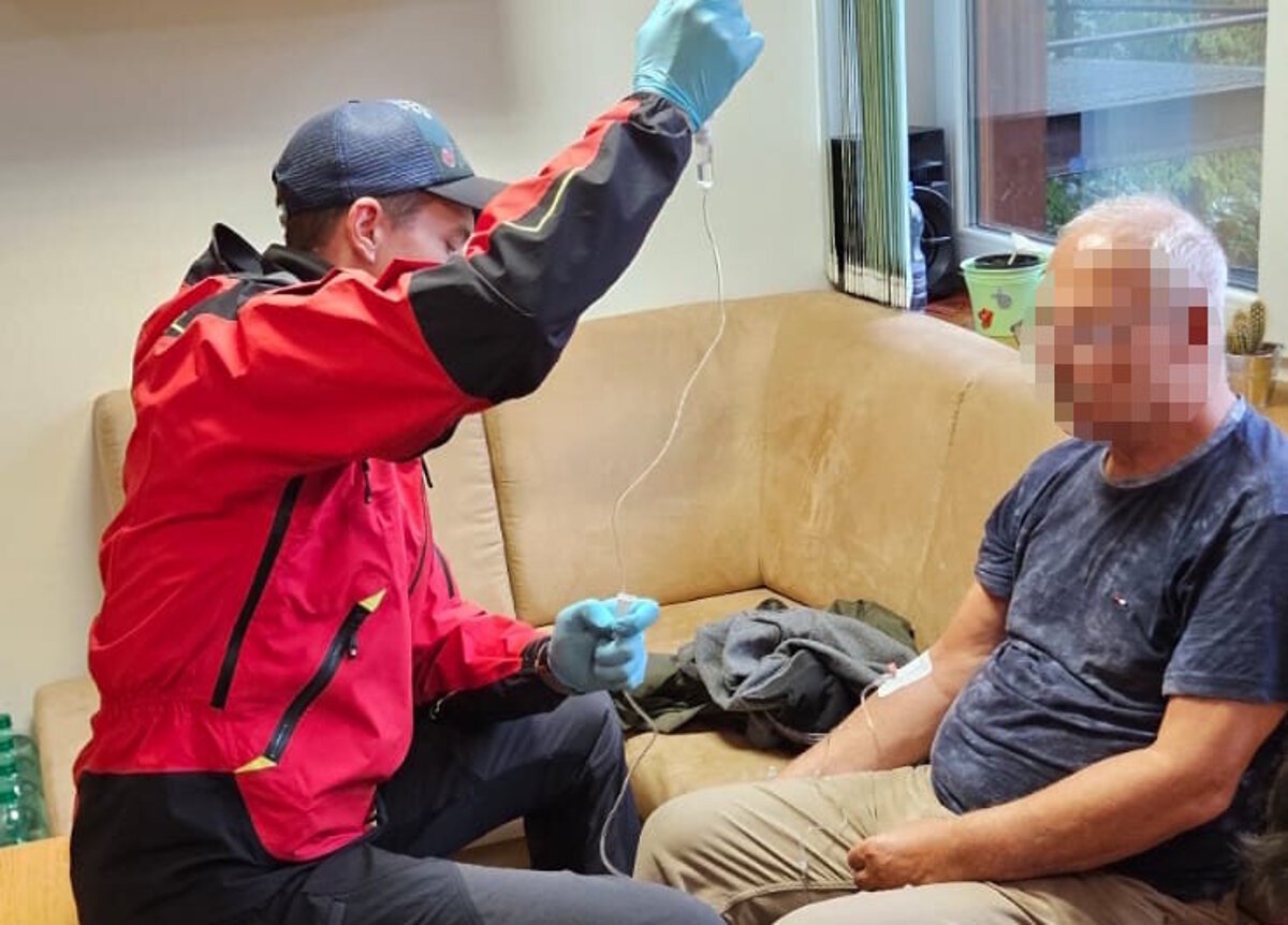 Senior upadol do predkolapsoveho stavu v jaskyni