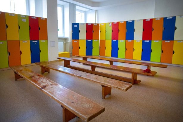 Sud zrusil platobny rozkaz voci mestu v spore o financovani skolok s Petrzalkou