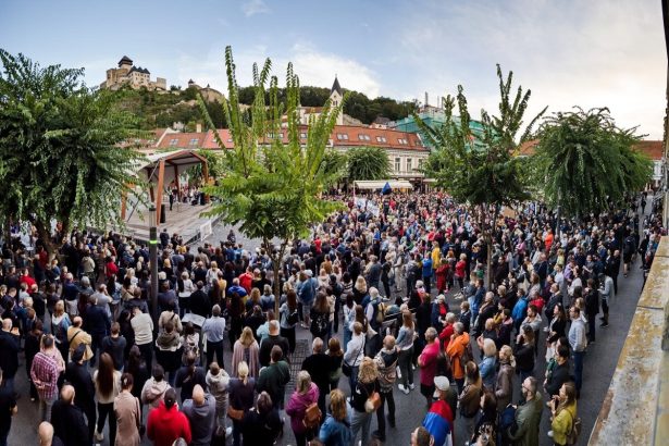 Trecania odkazali Ficovi aby odstupil