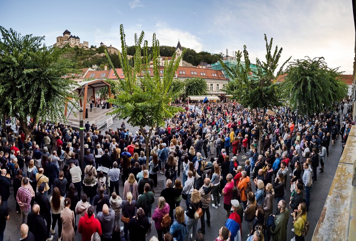 Trecania odkazali Ficovi aby odstupil