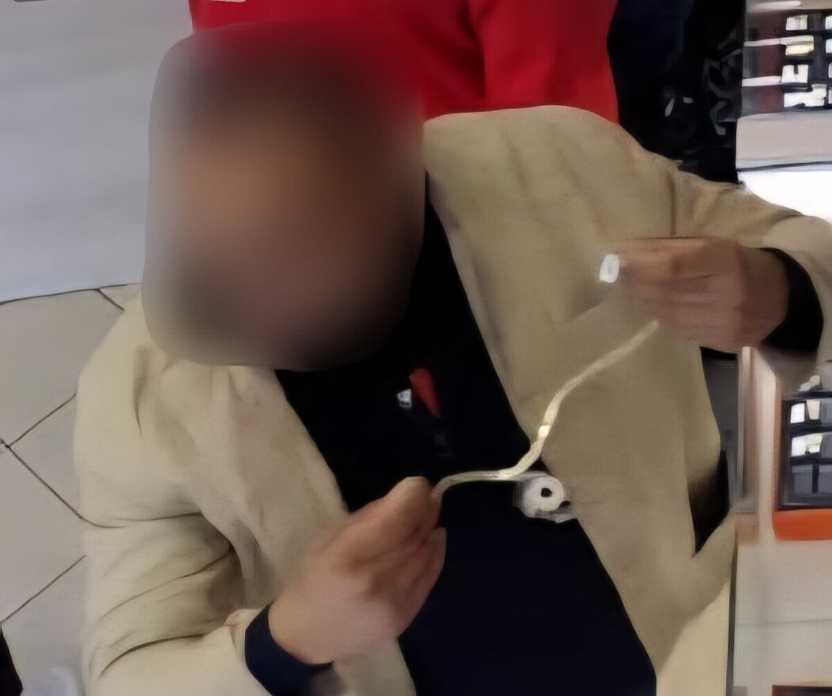 Ukradol retiazku za tisice eur komplic ho cakal v aute