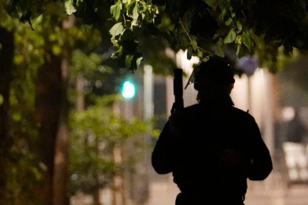 Utoknik na juhu Francuzska zranil ucitelku a studenta