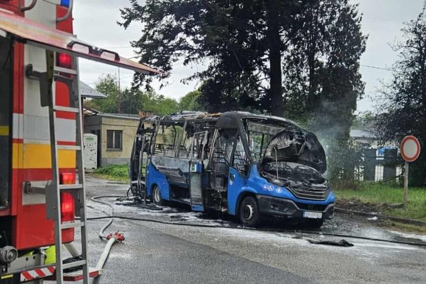 V Martine zhorel autobus vodic zabralil vacsim skodam