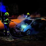 Vozidlo zhorelo do tla podpalac sposobil skody