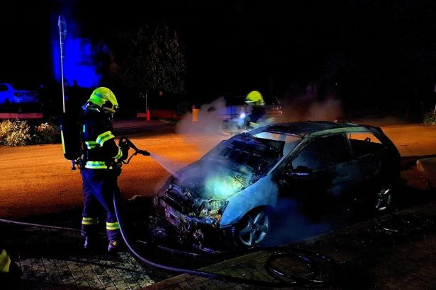 Vozidlo zhorelo do tla podpalac sposobil skody