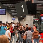 Vystupuje sa do dazda a pri nastupe su tlacenice Slovak Lines zmensili stanicu na Nivach