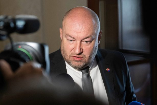 Z Kotlara sa podla Huliaka stal sarlatan stat by mal zacat od seba