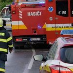 Zachranne zlozky pomahaju pri nehode na R1