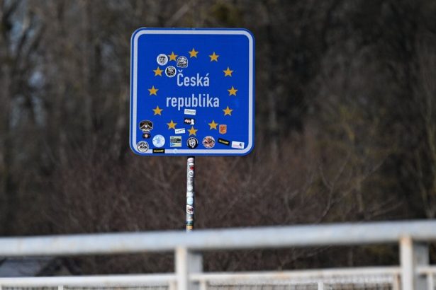 Autobus v Cesku narazil do rodinneho domu hladaju nahradne byvanie