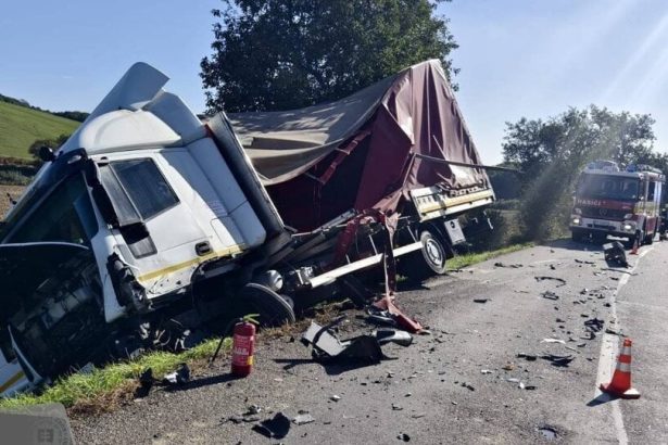 Cesta pri obci Mernik je pre nehodu uzavreta