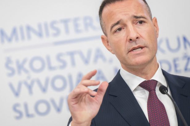 Drucker si presadil svoje Skoly si vyberu ci pridu o cast penazi od statu alebo sa vzdaju skolneho