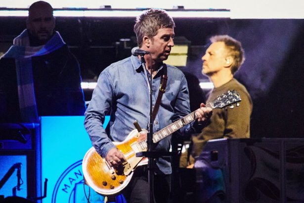 Elektricku gitaru Noela Gallaghera z Oasis predali za 290 tisic libier