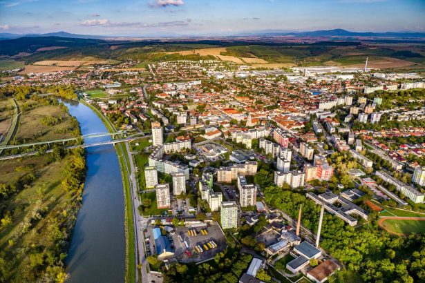 Kraj rastie mesta sa vyludnuju ludia hladaju vidiek