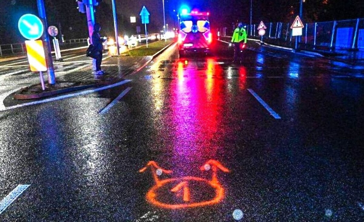Krizovatkou presiel na cervenu a zrazil chodkynu Usiel policia ho hlada
