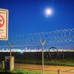 Po spozorovani dronu na letisku vo Frankfurte zadrzali jeho pilota