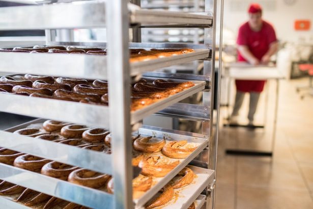 Pocet pracovnikov v potravinarskom priemysle stupol