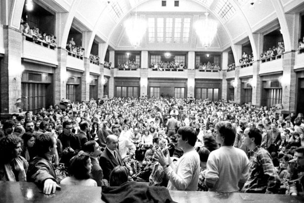 Skoly riesia co so 17 novembrom Riaditelske volno mozu udelit len patkrat rocne