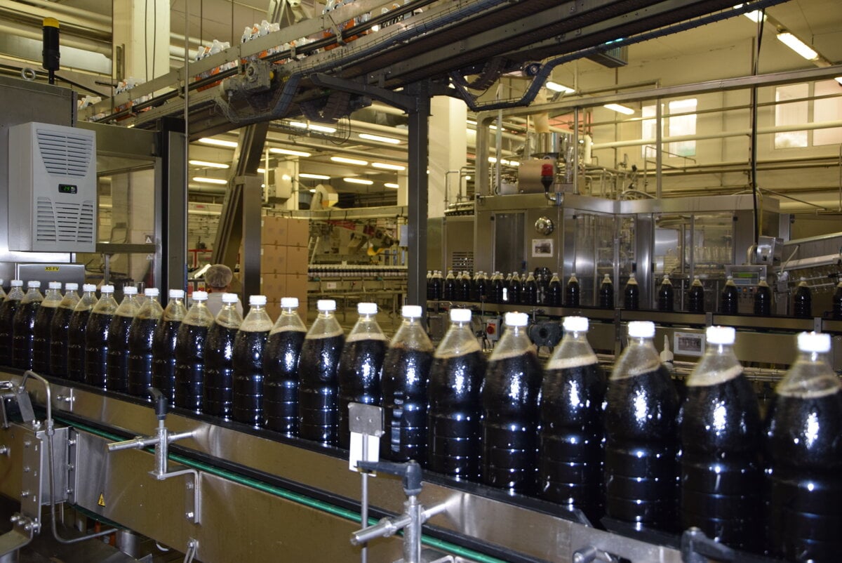 Slnko seno po slovensky V Rajeckej Lesnej pustaju hudbu vo fabrike na napoje veria v jej moc