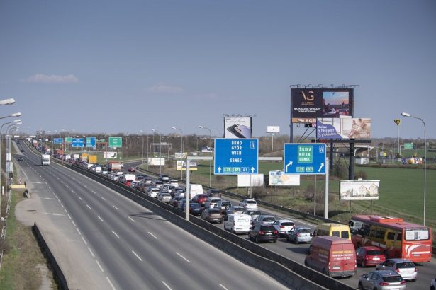 Usek D1 pred Bratislavou caka na dalsie uzavery