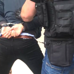 V septembri prepadol muza na ulici teraz ho policajti vypatrali a obvinili z lupeze