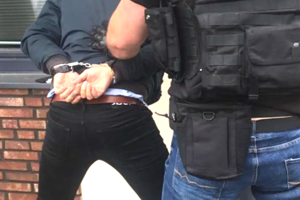 V septembri prepadol muza na ulici teraz ho policajti vypatrali a obvinili z lupeze