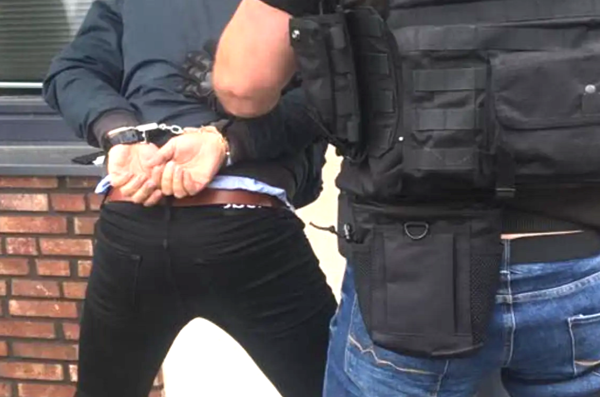 V septembri prepadol muza na ulici teraz ho policajti vypatrali a obvinili z lupeze