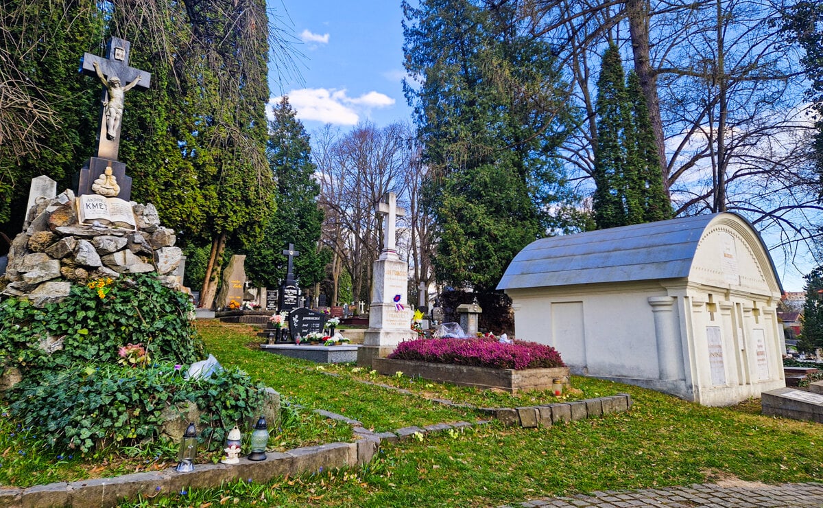 Zahadny hrob Janka Krala a hrobka kde nelezi prezident