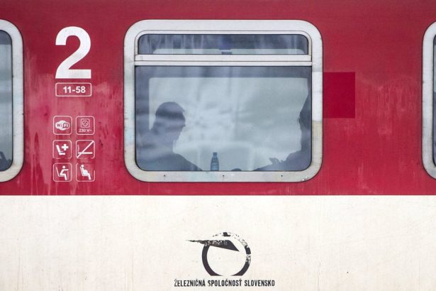 Zeleznice upozornuju na vyssi zaujem o cestovanie pocas sviatkov