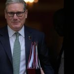 Britania Starmer sa zastal BBC musi si vsak upratat doma