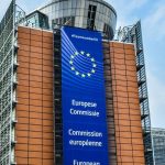 Fico sa na konflikt tesil EK rozbehla konanie voci Slovensku