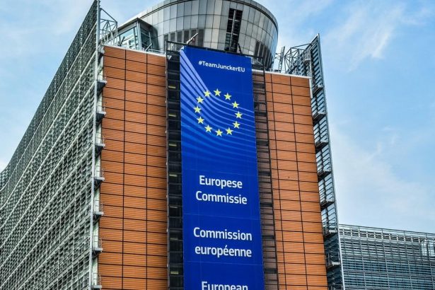 Fico sa na konflikt tesil EK rozbehla konanie voci Slovensku