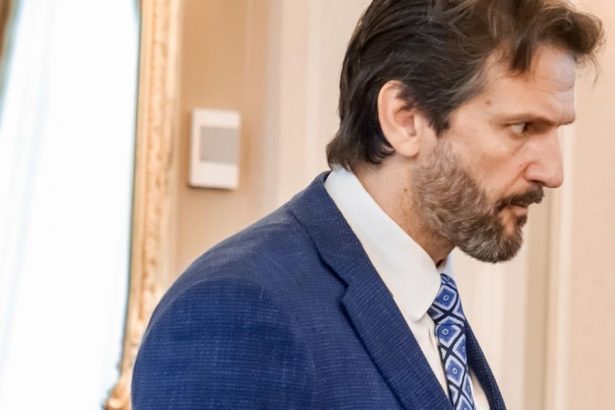 KALINAK Minister obrany sa zastal Bombica nemal take vyjadrenia ako student Muro