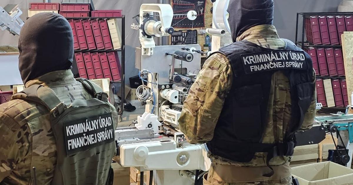 Kriminalny urad odhalil najvacsiu nelegalnu vyrobnu cigariet