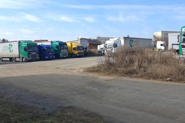 Litva obvinila Bielorusko z vydierania kamionov uviaznutych za hranicami