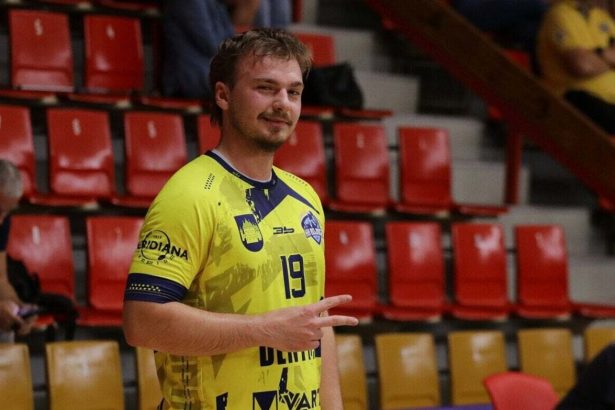 Najlepsi kanonier hadzanarskej extraligy hra za dva kluby