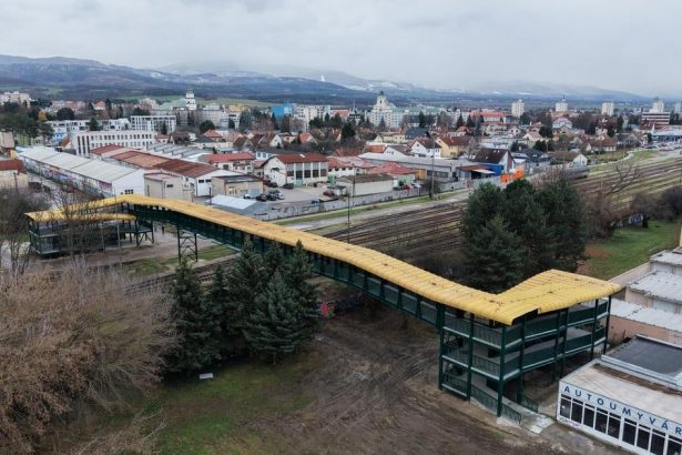 Obnovena lavka opat sluzi ludom Mesto po mesiacoch spristupnilo jednu z najvacsich investicii roka