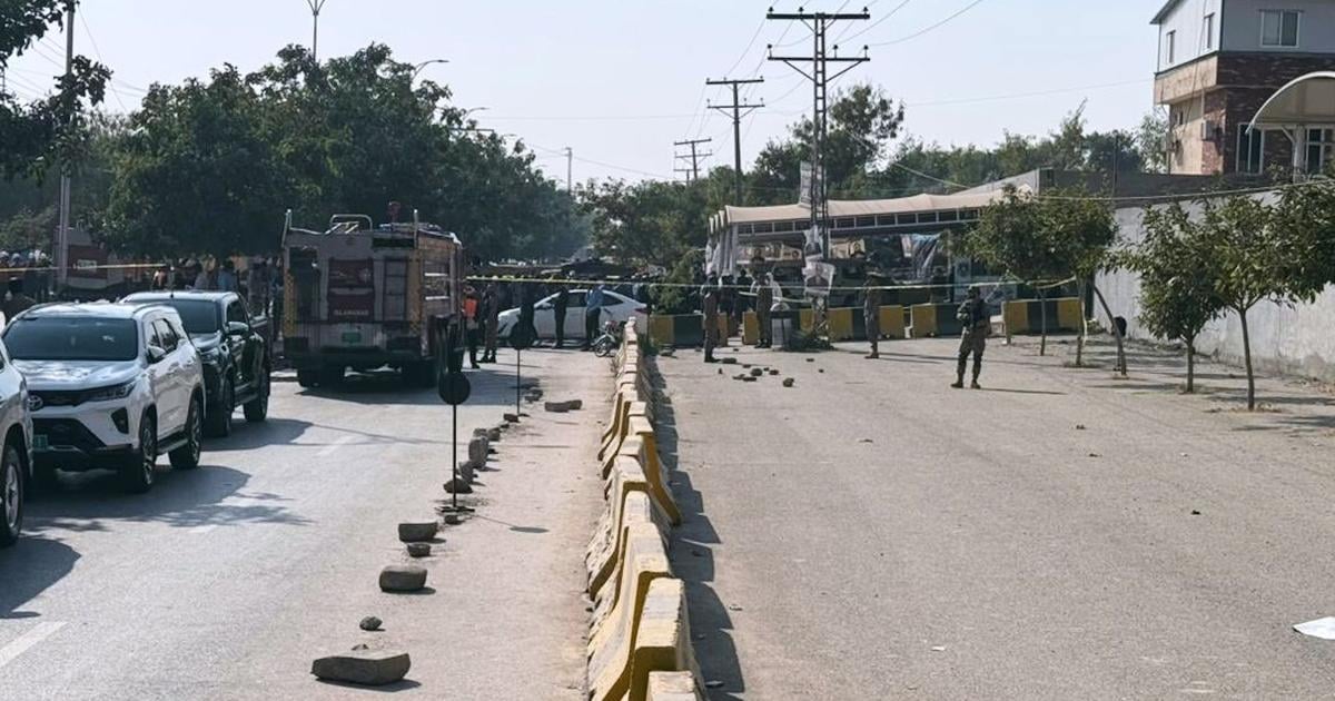 Pakistan Pri vybuchu auta pred sudom v Islamabade zahynulo pat ludi