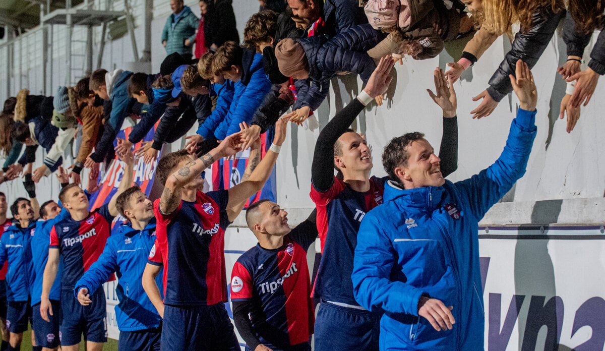 Pan utocnik otvoril kancelariu Novy trener Vionu Nech je to pes