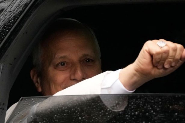 Papez Lev XIV mladezi Nenechajte AI robit ulohy