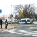 Policajti obsadili skolu v Novych Zamkoch