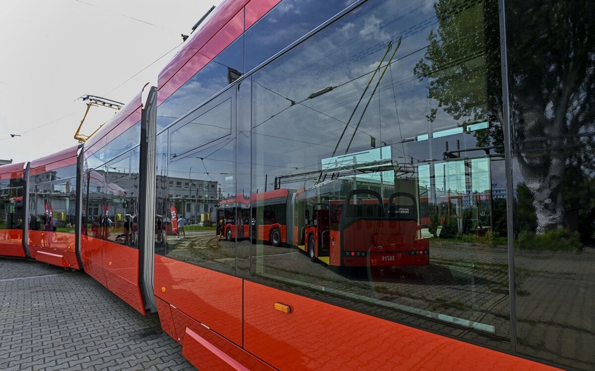 Policia vysetruje nehodu elektricky a chodca