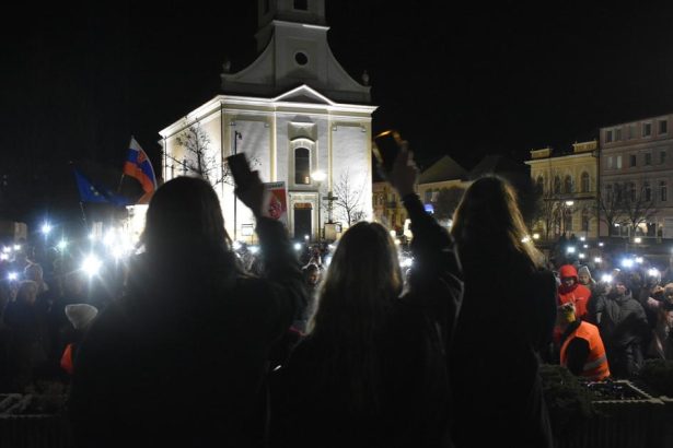 Prisli sme sami nepotrebujeme autobusy odkazali Ficovi protestujuci Banovcania