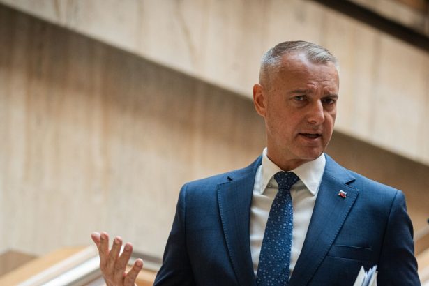 Rasi rokoval o navrhu predlzit volebne obdobie samosprav