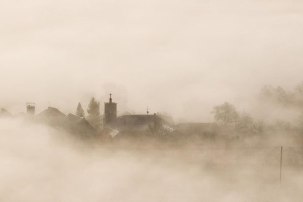 SHMU ocakava oblacne zamracene a hmliste pocasie