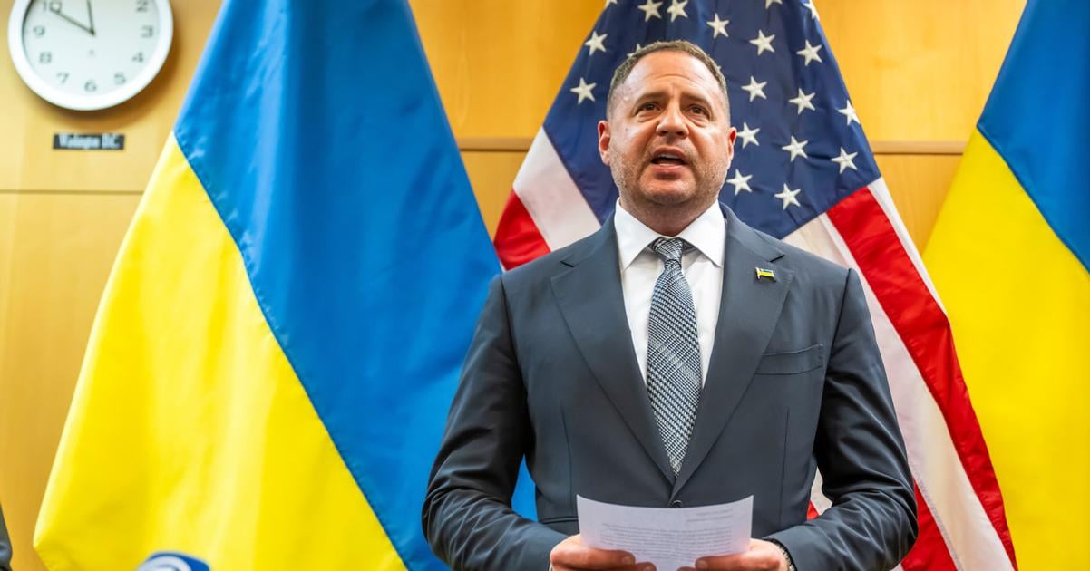 Ukrajina Clovek Zelenskeho rezignoval po prehliadke domu